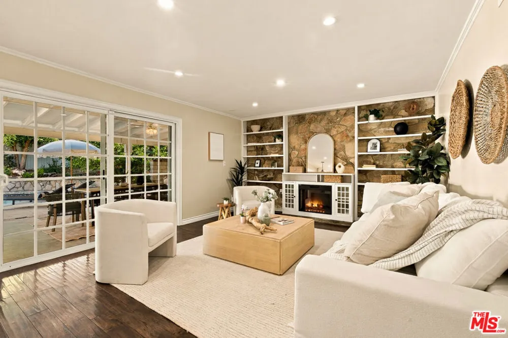19230 Cheyenne Street Porter Ranch, CA 91326