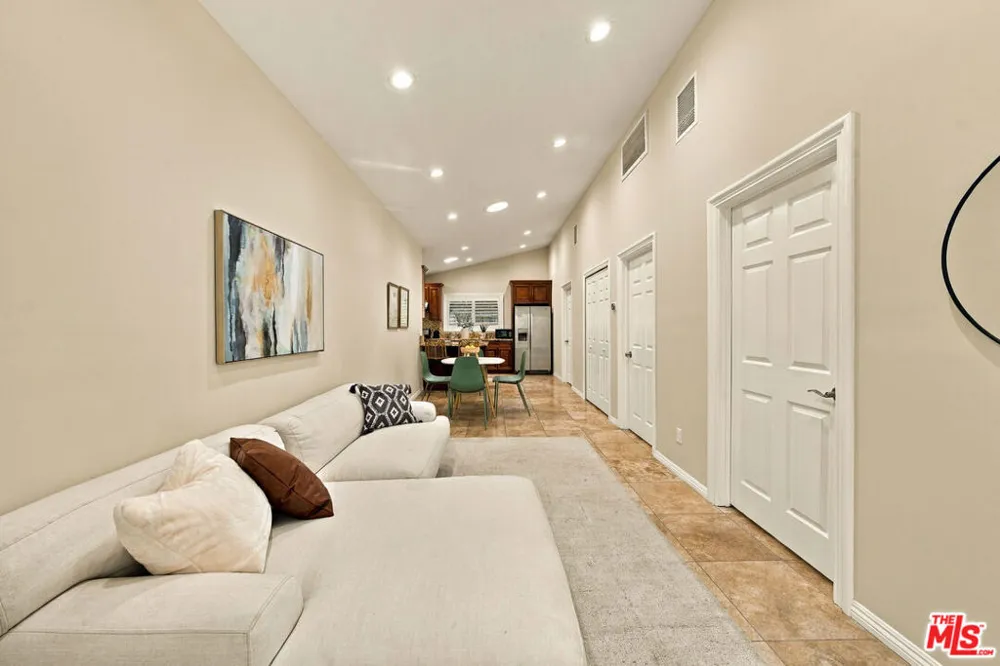 19230 Cheyenne Street Porter Ranch, CA 91326