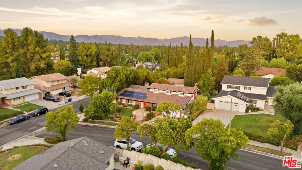 19230 Cheyenne Street Porter Ranch, CA 91326