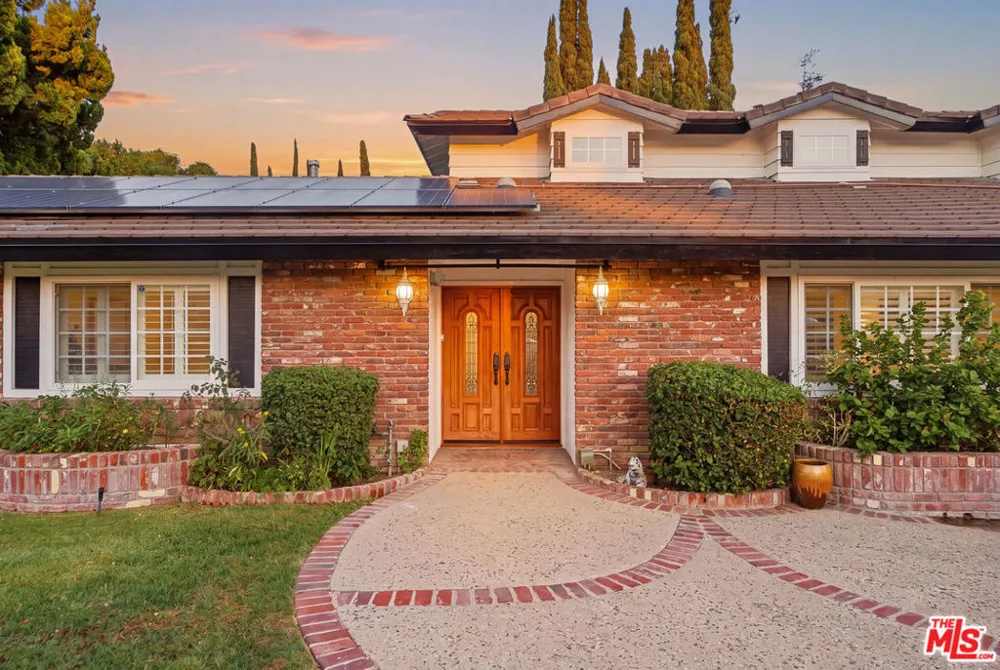 19230 Cheyenne Street Porter Ranch, CA 91326