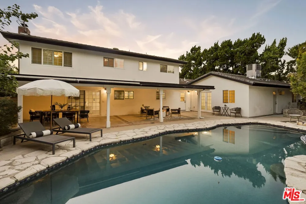 19230 Cheyenne Street Porter Ranch, CA 91326