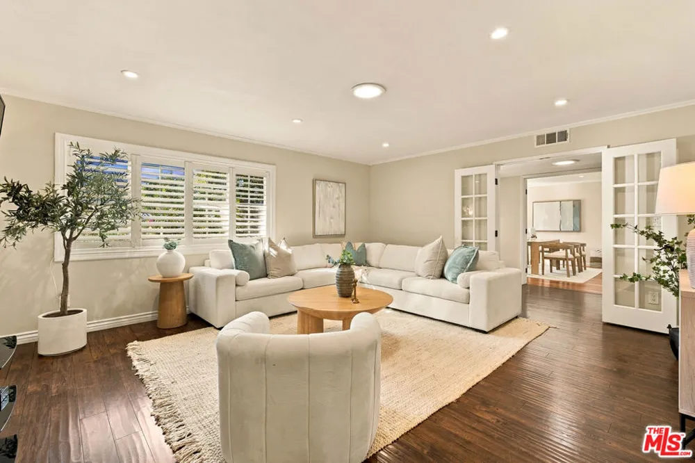 19230 Cheyenne Street Porter Ranch, CA 91326
