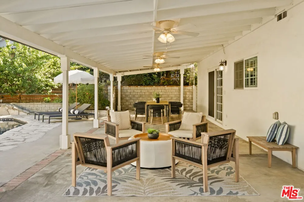 19230 Cheyenne Street Porter Ranch, CA 91326