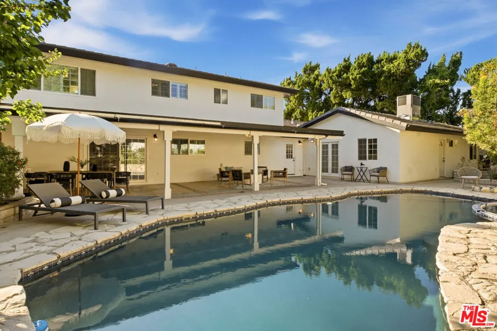 19230 Cheyenne Street Porter Ranch, CA 91326
