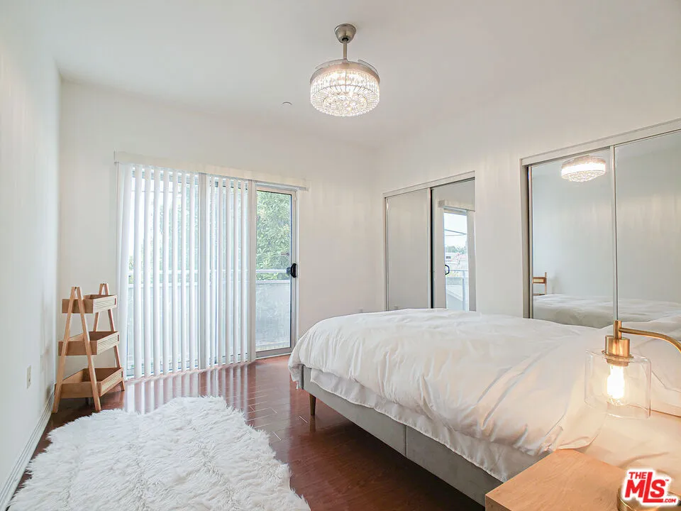 1025 Dewey Avenue #205 Los Angeles, CA 90006