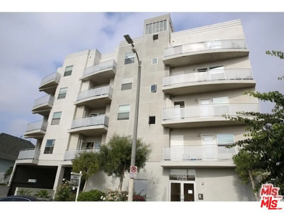 1025 Dewey Avenue #205 Los Angeles, CA 90006