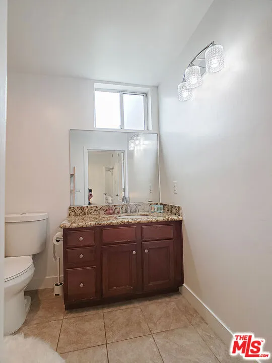 1025 Dewey Avenue #205 Los Angeles, CA 90006