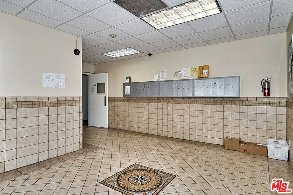 1025 Dewey Avenue #205 Los Angeles, CA 90006