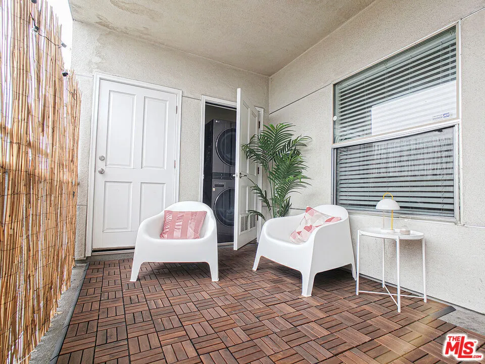 1025 Dewey Avenue #205 Los Angeles, CA 90006