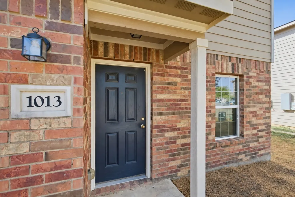 1013 Woodward Court Court Jarrell, TX 76537