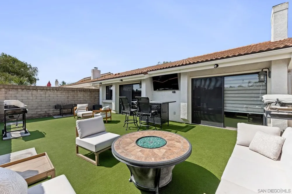 1879 Caminito Ascua La Jolla, CA 92037