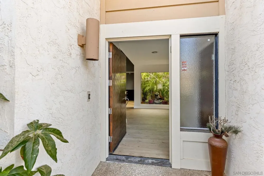 1879 Caminito Ascua La Jolla, CA 92037