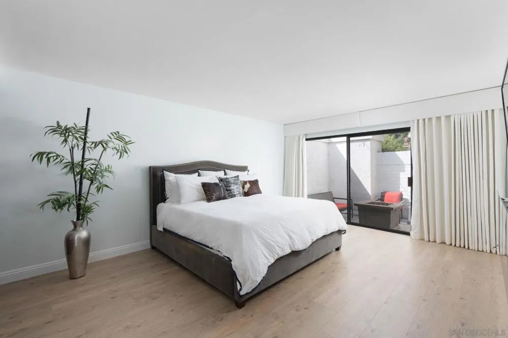 1879 Caminito Ascua La Jolla, CA 92037