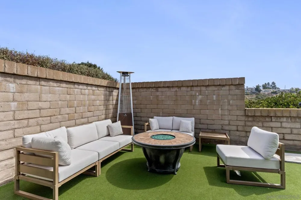 1879 Caminito Ascua La Jolla, CA 92037