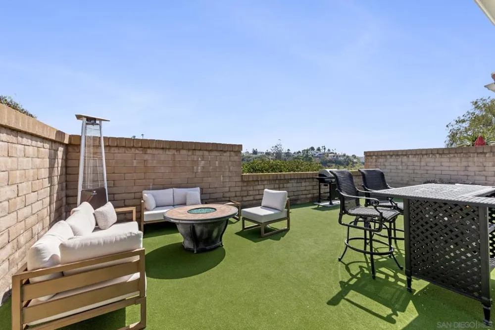 1879 Caminito Ascua La Jolla, CA 92037