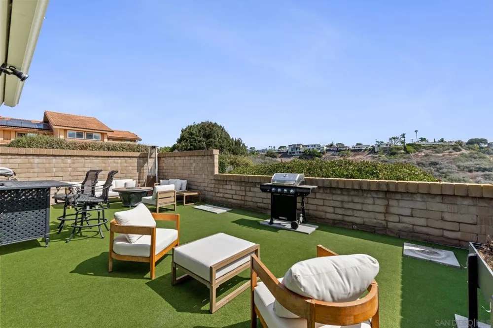 1879 Caminito Ascua La Jolla, CA 92037