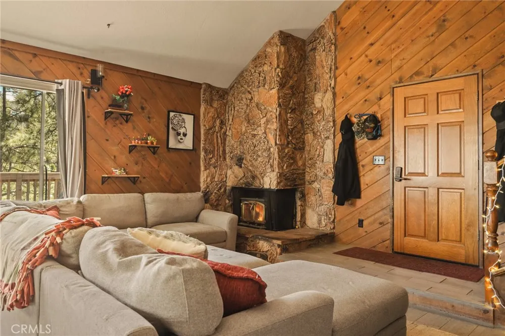 1214 Aleutian Lake Arrowhead, CA 92352