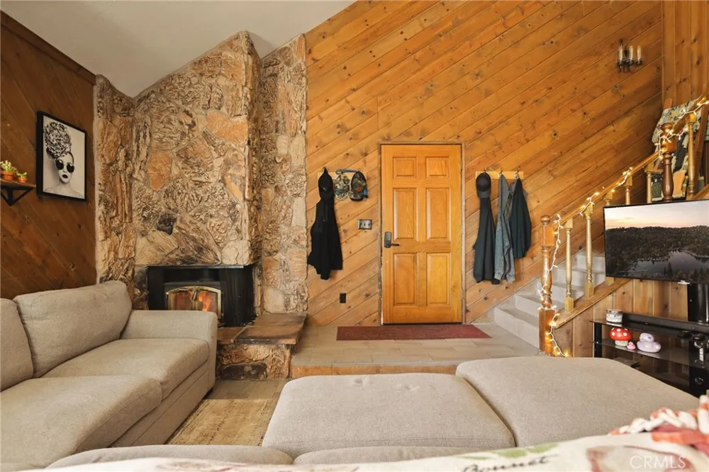1214 Aleutian Lake Arrowhead, CA 92352