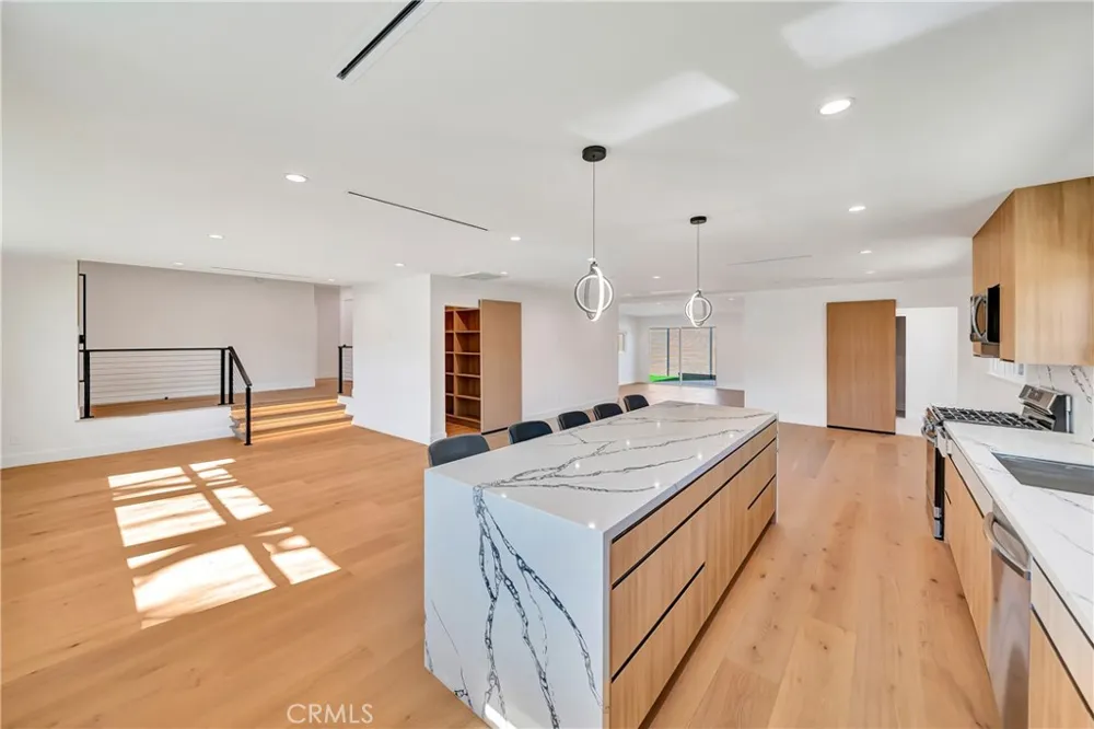 23635 Marylee st Woodland Hills, CA 91367