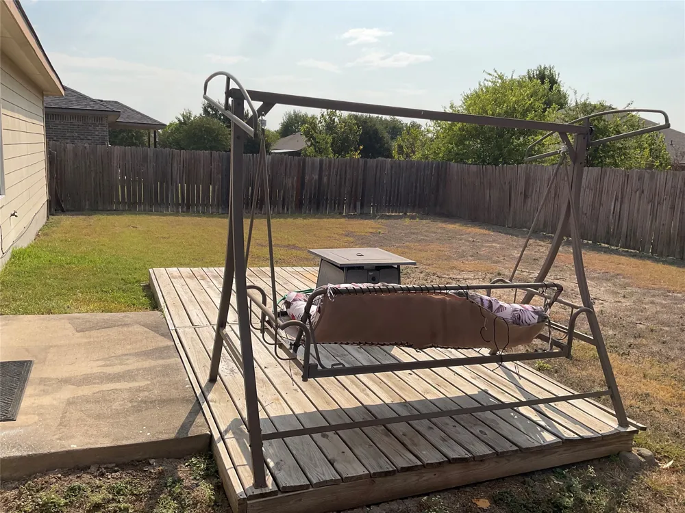 2003 Brewers Place Taylor, TX 76574