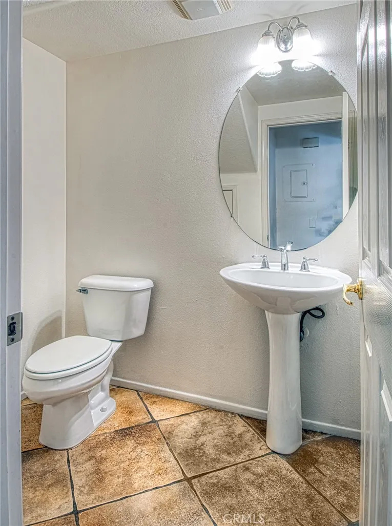 808 Terra Bella Irvine, CA 92602