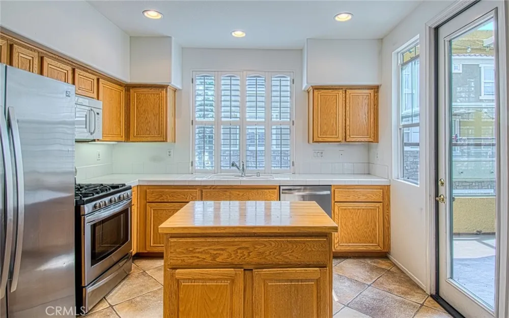 808 Terra Bella Irvine, CA 92602