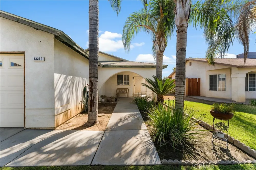 6606 Cerralvo Bakersfield, CA 93307