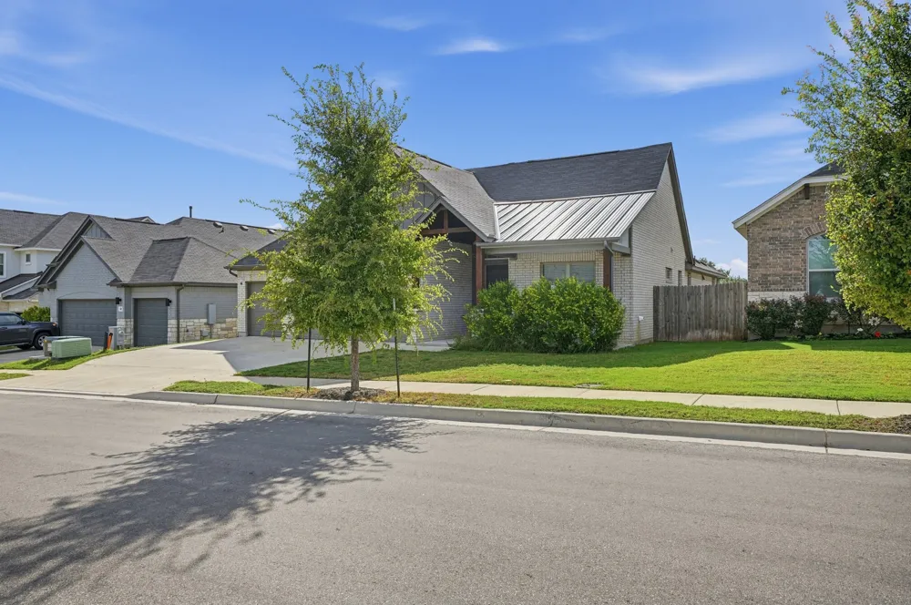 734 Treadwell Lane Kyle, TX 78640