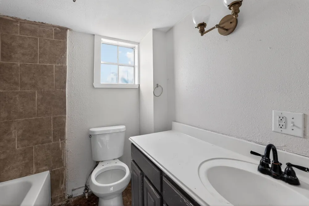 706 W 5th Street Hearne, TX 77859