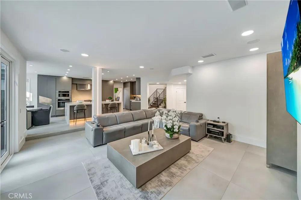 3793 Camino Codorniz Calabasas, CA 91302