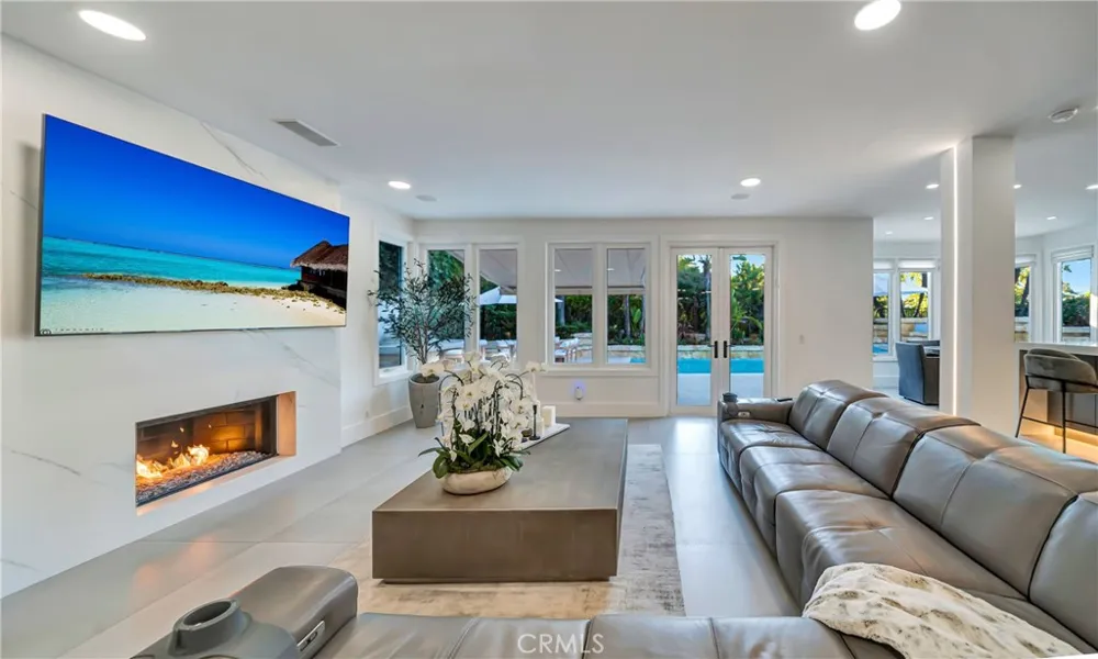 3793 Camino Codorniz Calabasas, CA 91302