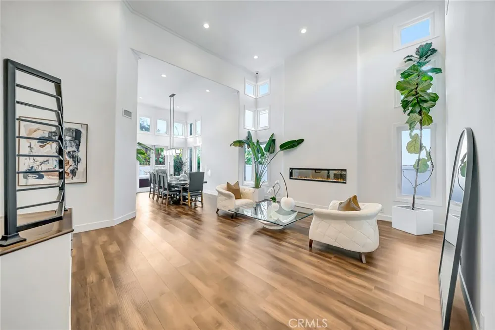 3793 Camino Codorniz Calabasas, CA 91302