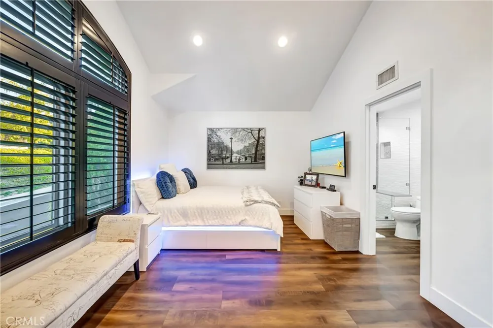 3793 Camino Codorniz Calabasas, CA 91302