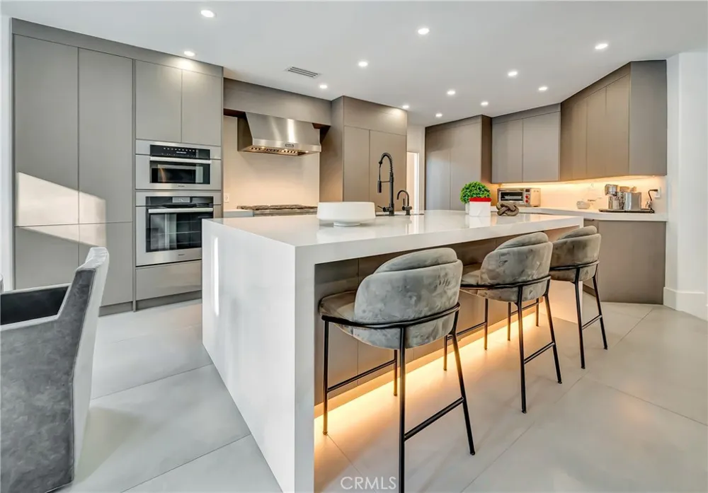 3793 Camino Codorniz Calabasas, CA 91302