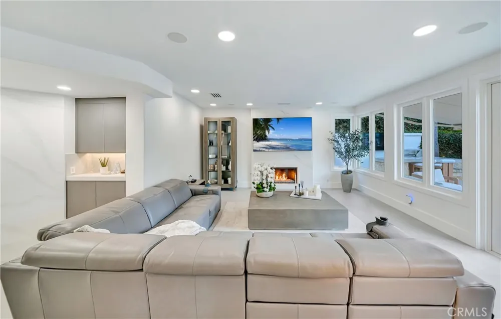 3793 Camino Codorniz Calabasas, CA 91302