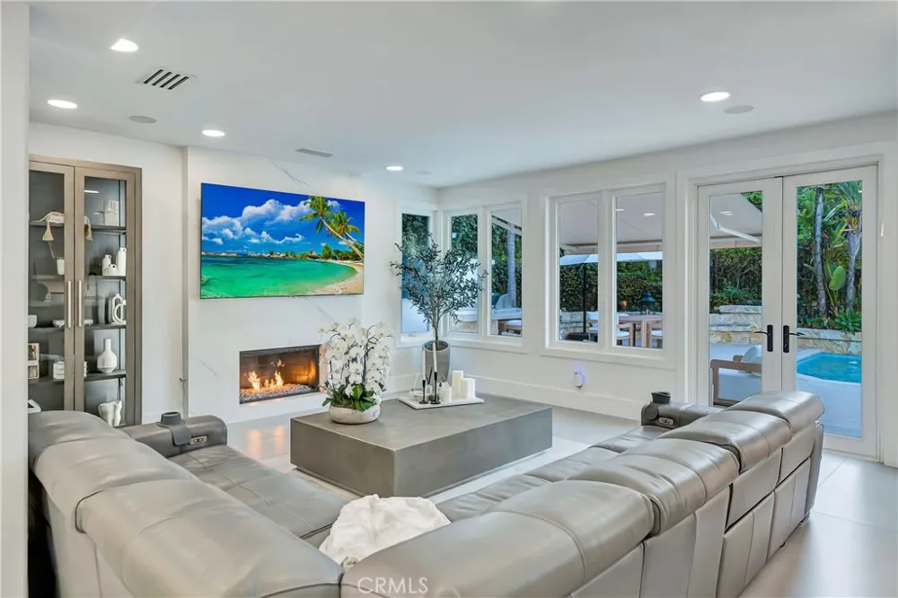 3793 Camino Codorniz Calabasas, CA 91302