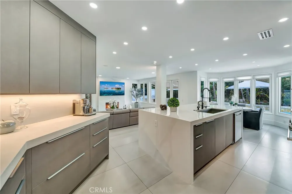 3793 Camino Codorniz Calabasas, CA 91302