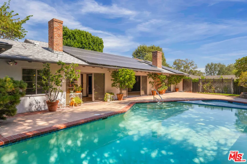 676 Elkins Road Los Angeles, CA 90049