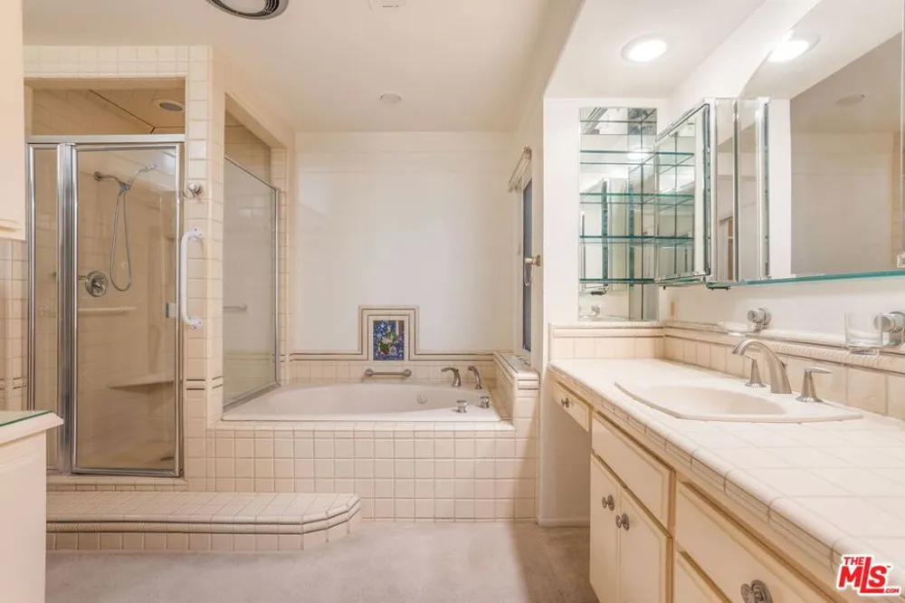 676 Elkins Road Los Angeles, CA 90049