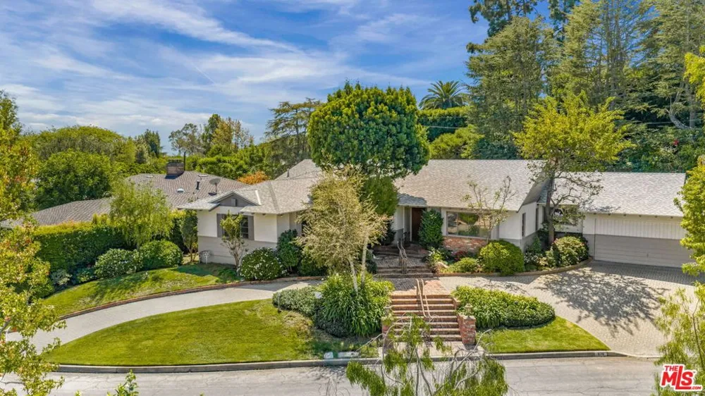 676 Elkins Road Los Angeles, CA 90049