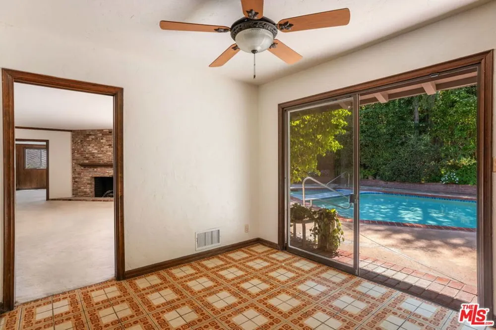 676 Elkins Road Los Angeles, CA 90049