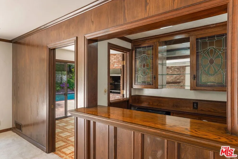 676 Elkins Road Los Angeles, CA 90049