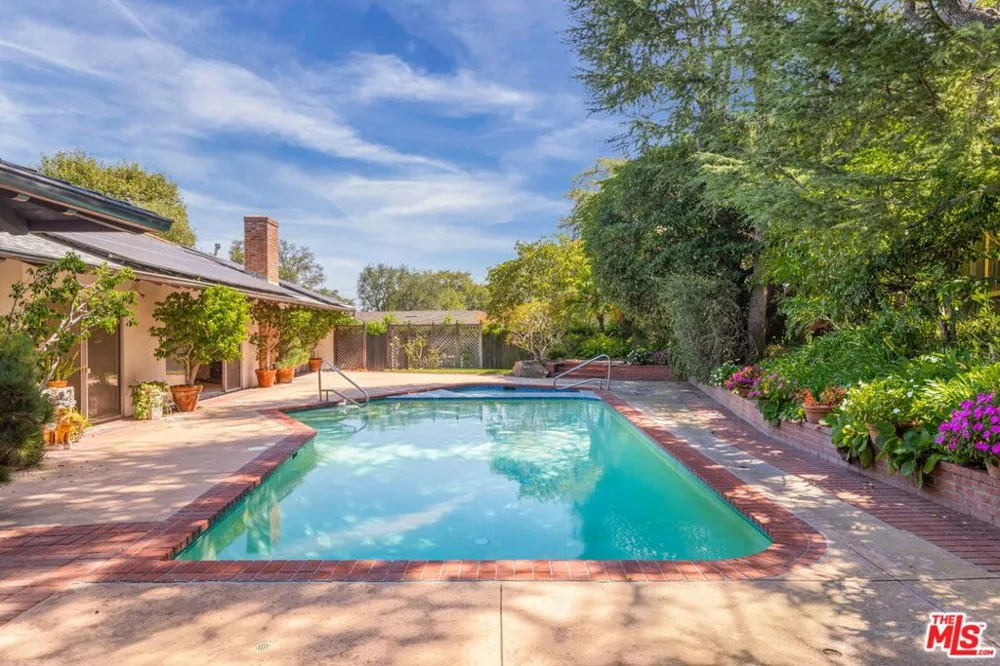 676 Elkins Road Los Angeles, CA 90049
