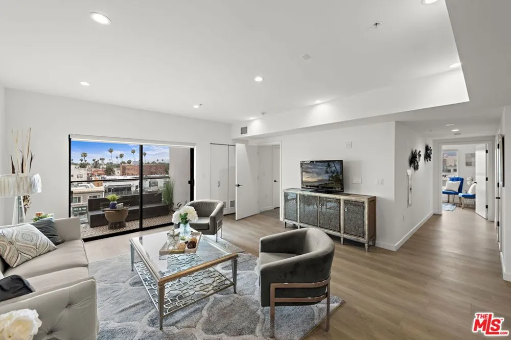 321 S Oxford Ave #603 Los Angeles, CA 90010