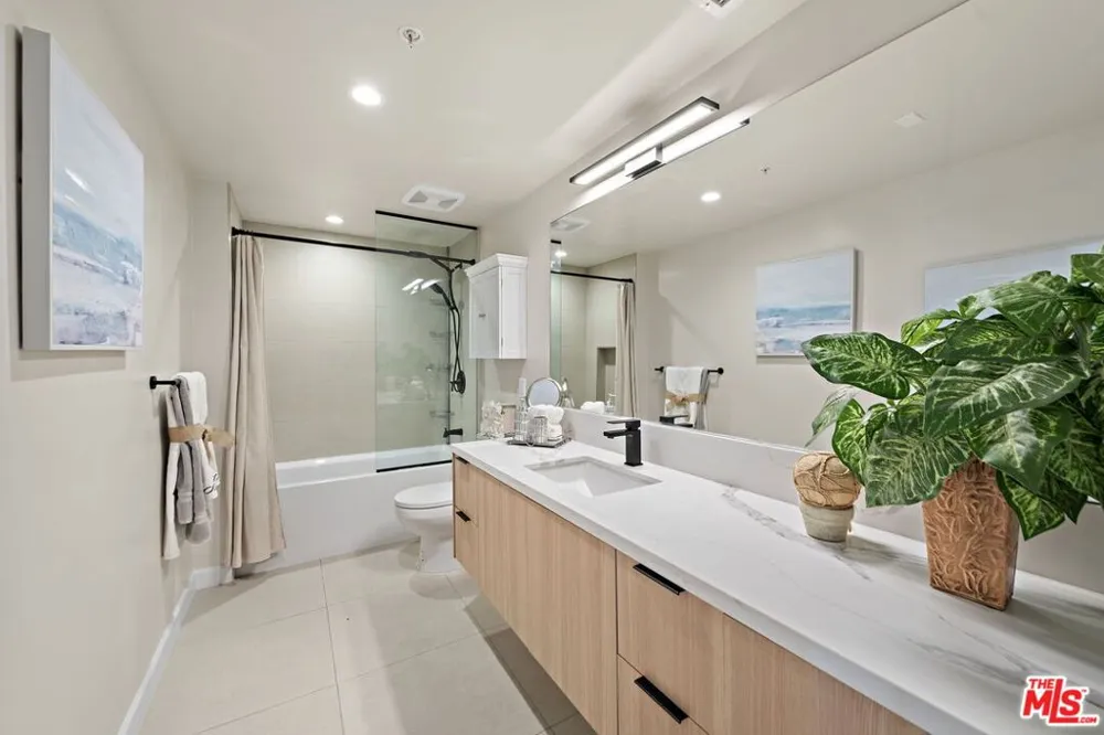 321 S Oxford Ave #603 Los Angeles, CA 90010