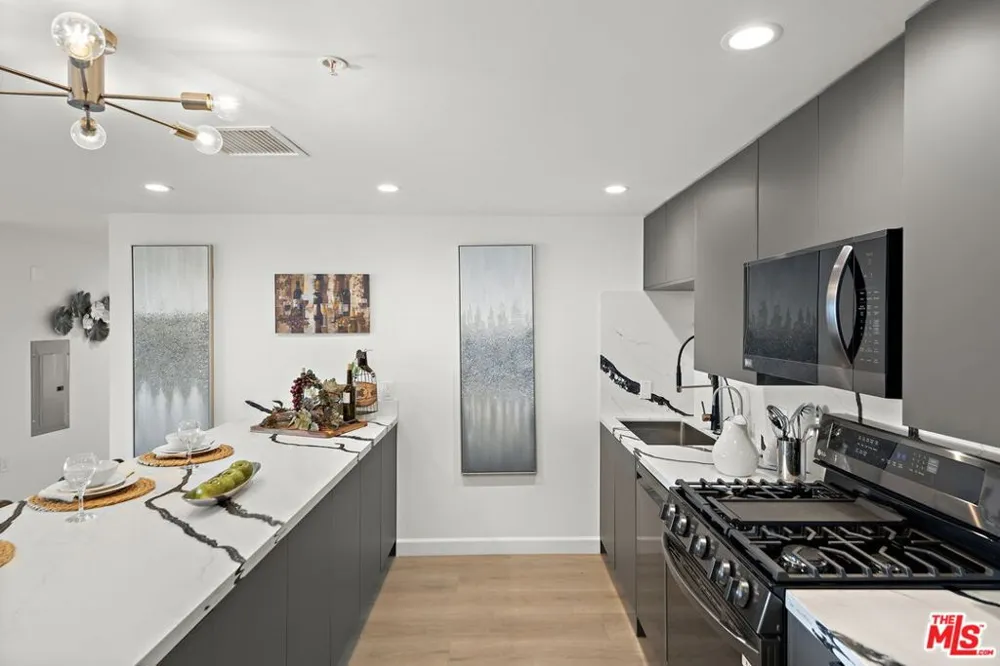321 S Oxford Ave #603 Los Angeles, CA 90010