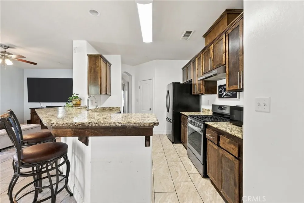 402 Dagenham Court Bakersfield, CA 93307