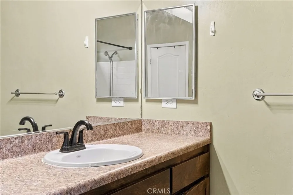 402 Dagenham Court Bakersfield, CA 93307
