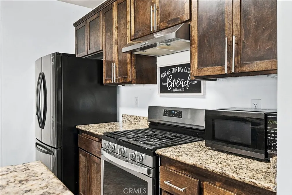 402 Dagenham Court Bakersfield, CA 93307