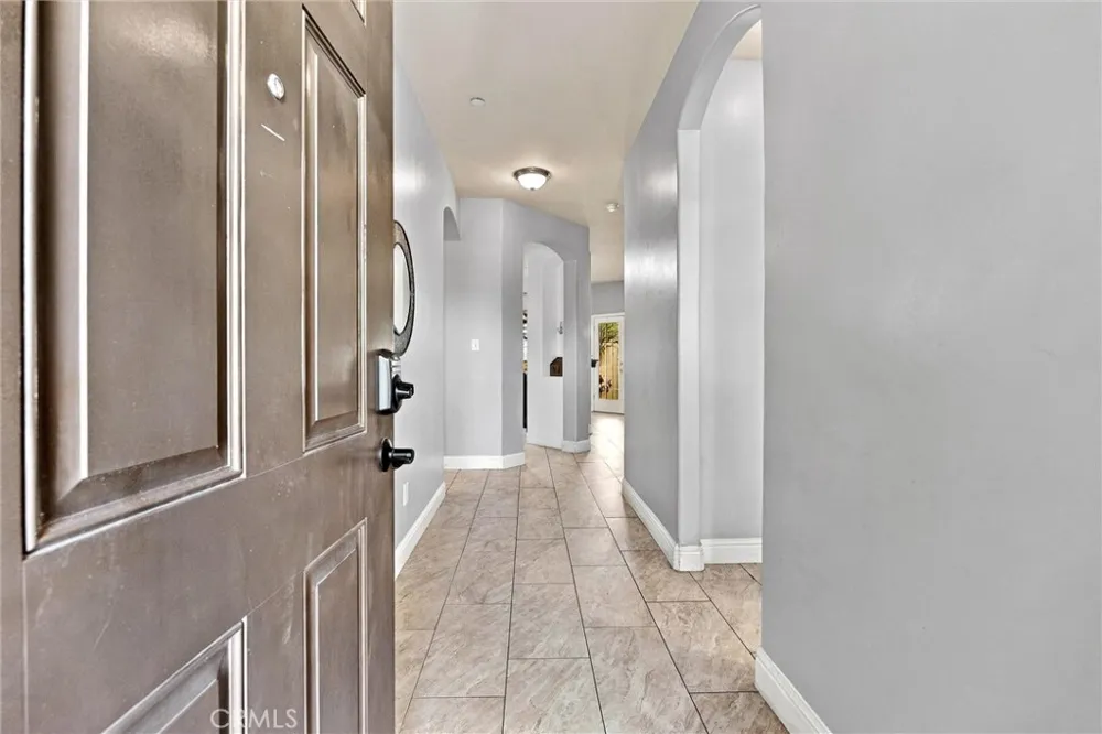 402 Dagenham Court Bakersfield, CA 93307